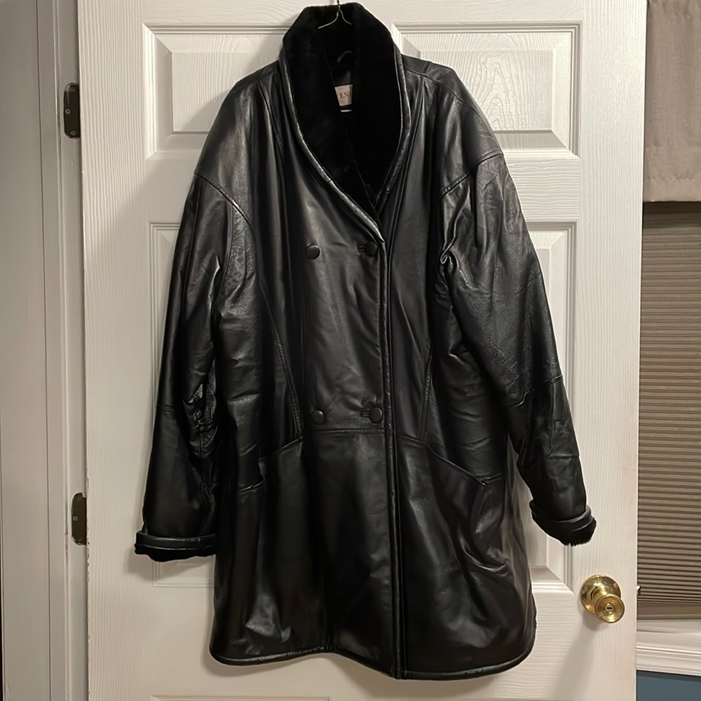 Womens Venezia long black leather jacket. Fur lined. Size 22W